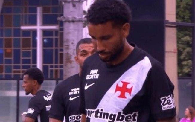Jair caiu no campo na partida do último domingo Jair caiu no campo na partida do último domingo