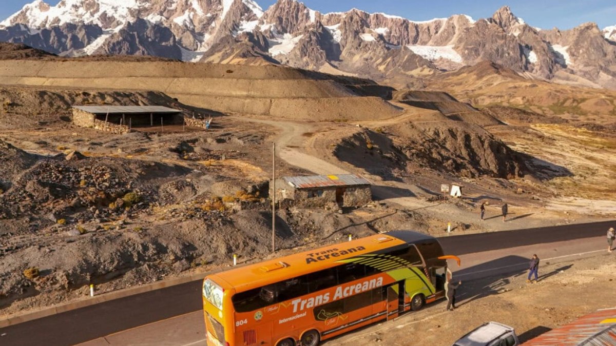 Maior viagem de ônibus do mundo liga o Rio de Janeiro a Lima no Peru