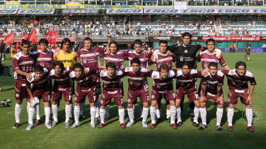 Escalação do Lanús contra o Boca Juniors em 2007, no jogo que garantiu o primeiro título argentino