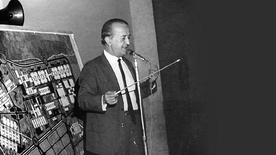 Zeferino Vaz em aula inaugural (1971)