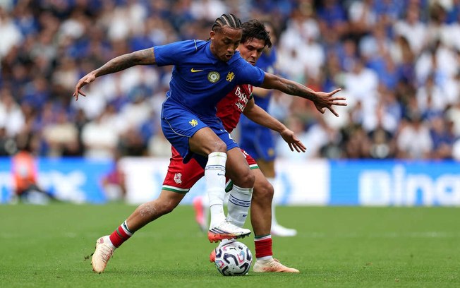 Jogadores do Chelsea comemoram um dos gols marcados na vitória sobre a Real Sociedad Jogadores do Chelsea comemoram um dos gols marcados na vitória sobre a Real Sociedad