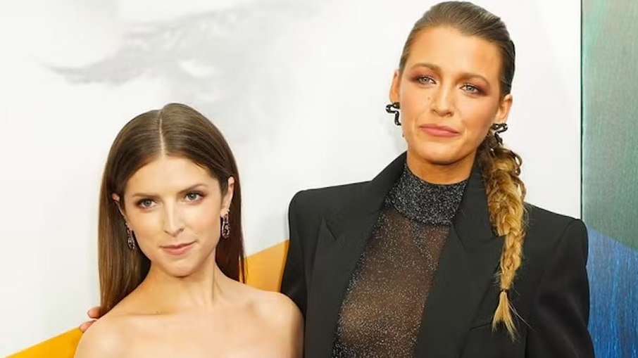 Anna Kendrick gera polêmica com comentário sobre Blake Lively em première de novo filme Anna Kendrick gera polêmica com comentário sobre Blake Lively em première de novo filme