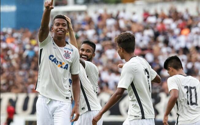Carlinhos abriu o placar para o Corinthians na final da Copa São Paulo