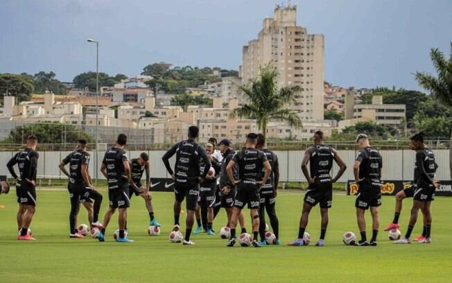 Na reapresentação após vitória contra o São Bernardo, Corinthians faz trabalho de posse de bola