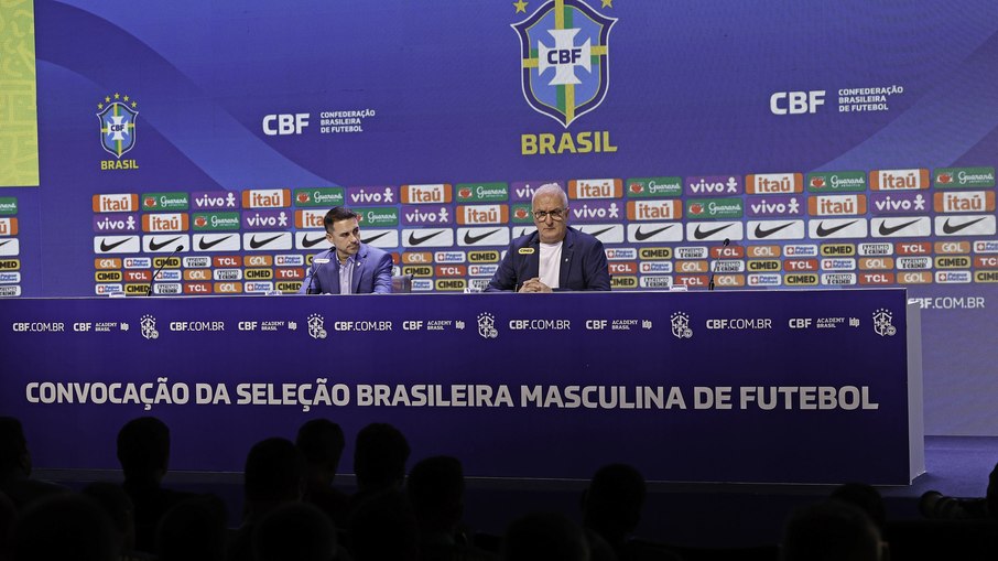 Dorival Jr e Rodrigo Caetano deram entrevista coletiva nesta sexta-feira 