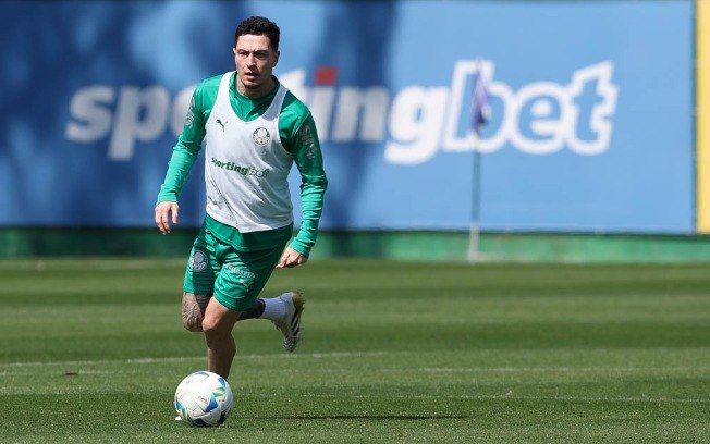 O volante do Palmeiras Aníbal Moreno será titular contra o Universitario