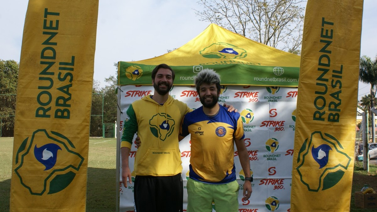 Pedro Zancan e Vitor Tatsuo, representantes da Associação Brasileira de Roundnet