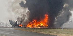 Avião cai próximo a aeroporto e deixa mortos nos Estados Unidos