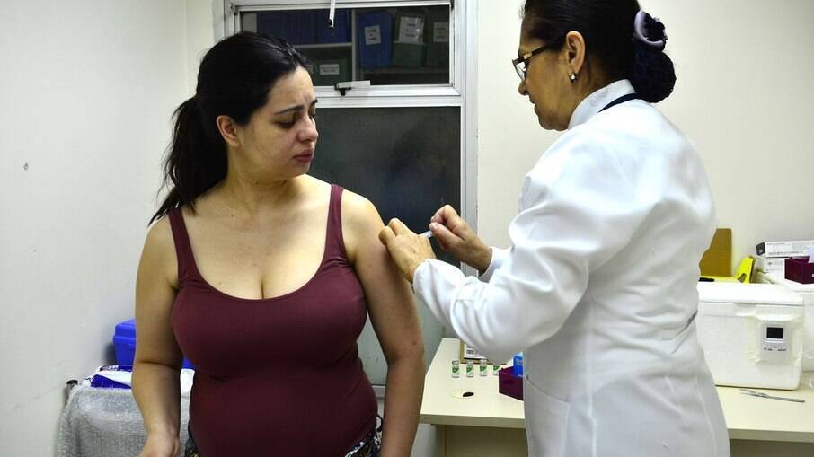 Ainda sem outras vacinas, estados pressionam governo por mais doses da Coronavac