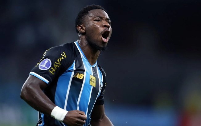Jovane Cabral virou dúvida no Grêmio após sentir desconforto muscular na coxa