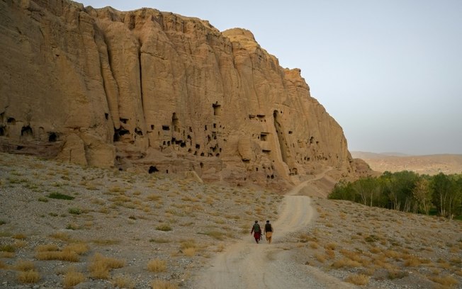 (Arquivo) Membros do Talibã caminham na província de Bamiyan