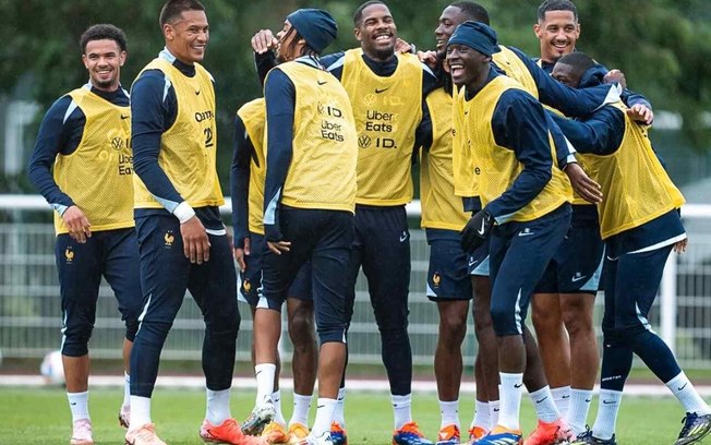 Jogadores da França durante treinamento da equipe - Foto: Divulgação/ Twitter Seleção Francesa