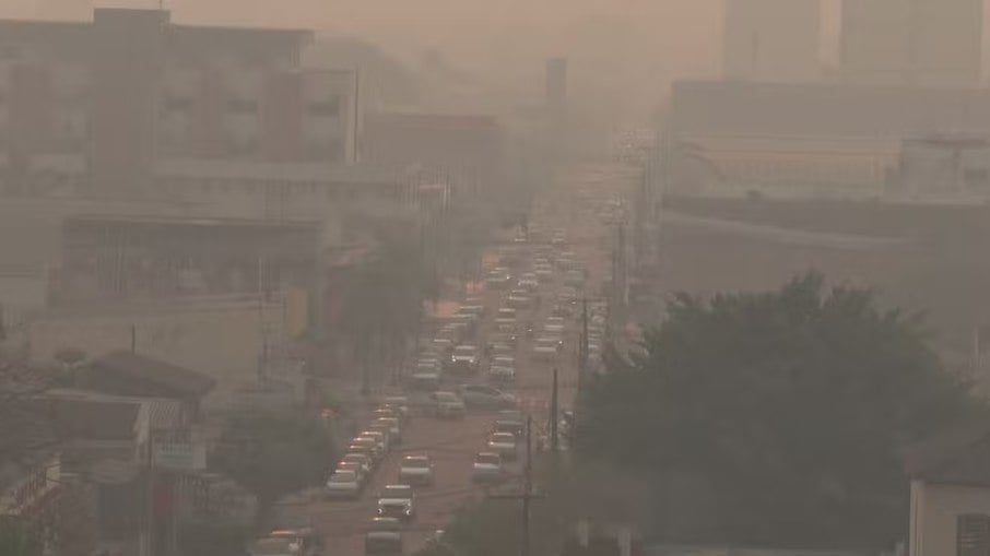 Fumaça encobre céu de Porto Velho 