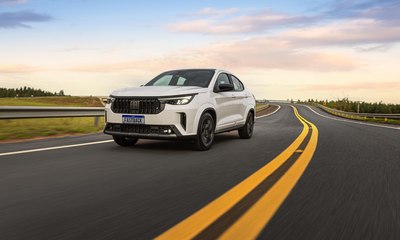 Fiat Fastback 2026 ganha teto solar e alerta de ponto cego