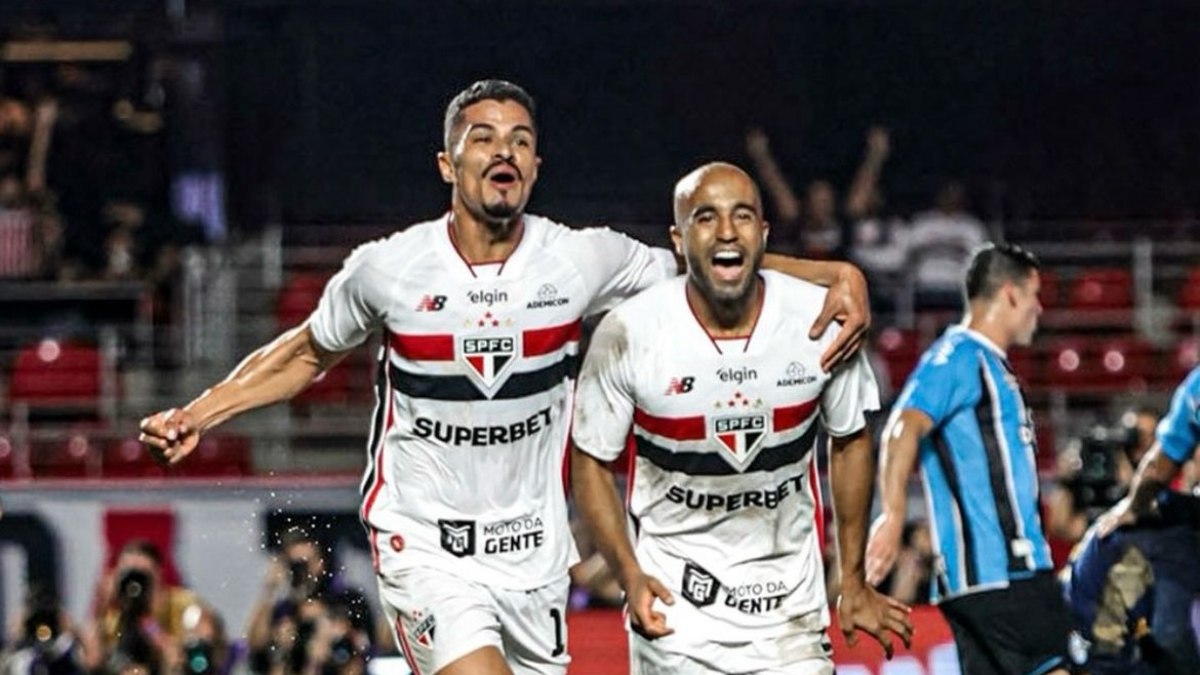 Lucas Moura comemora gol marcado contra o Grêmio