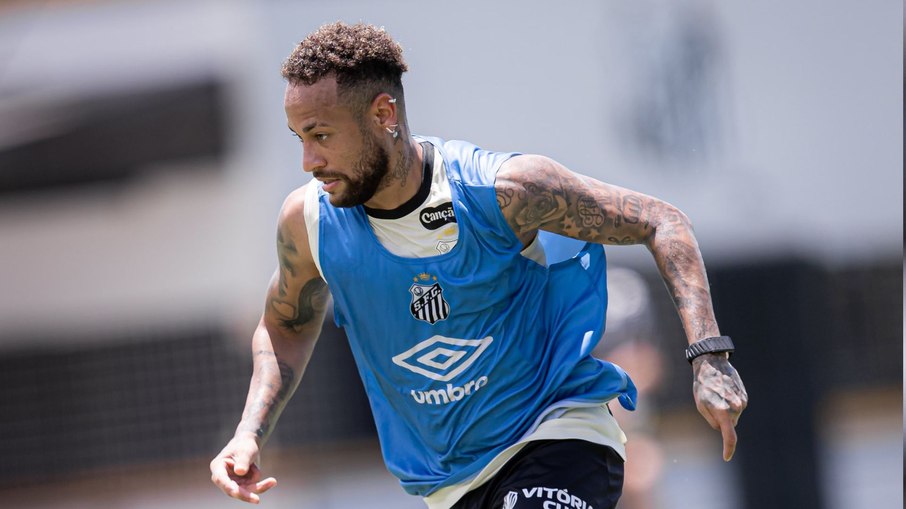 Neymar deve voltar aos gramados neste domingo (15), diante do Velo Clube