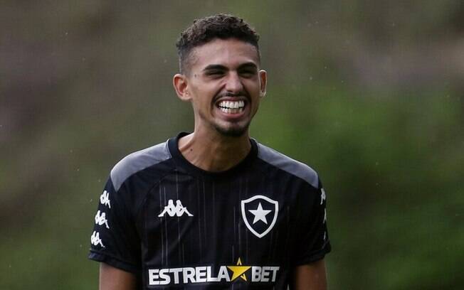 Bola da vez: destaque da base em 2021, Juninho recebe chance no Botafogo