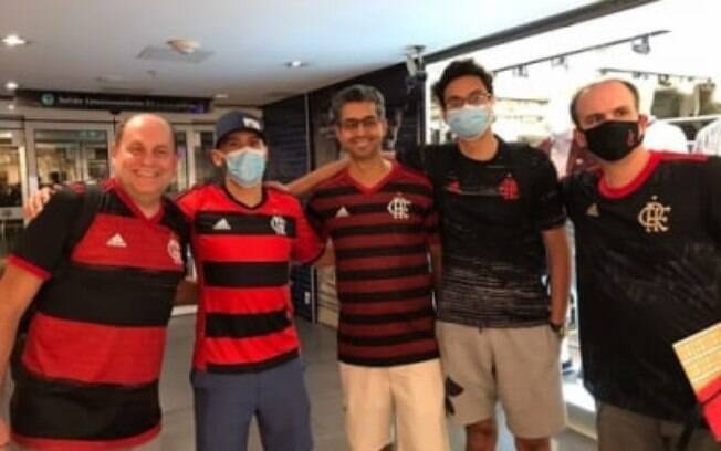 Grupo conta a saga da África do Sul ao Uruguai: 'Já colocamos bandeira do Flamengo em vários lugares'