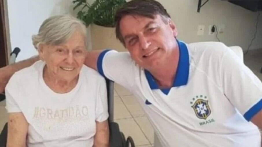  A mãe do  presidente Jair Bolsonaro (PL), Olinda, de 94 anos, morreu na madrugada desta sexta-feira (21/1)