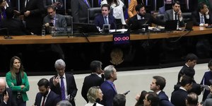 Parlamentares não estão acima da lei. Mas agora estão perto disso