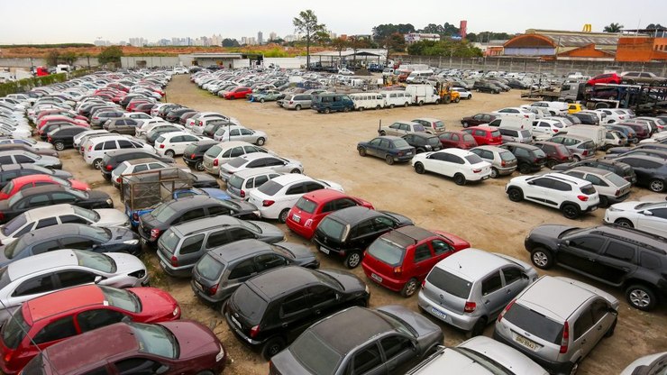 Leilão do Detran-SP oferece motos a R$ 600 e carros a R$ 1.250