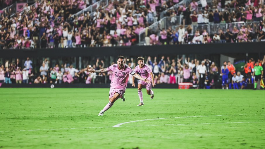 Messi marcou no último minuto