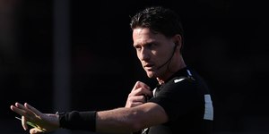 Árbitro da polêmica no Choque-Rei volta apitar e gera revolta