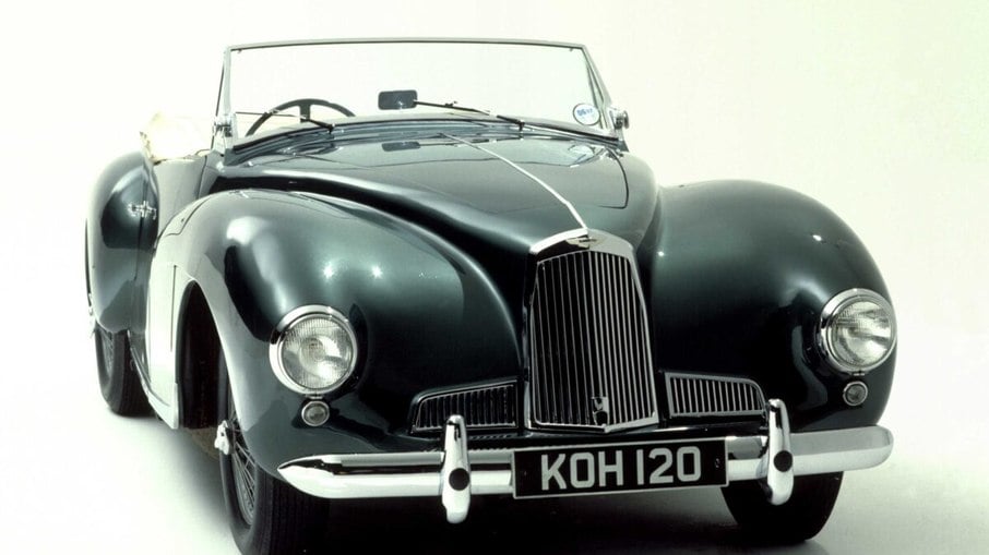 Aston Martin DB1: modelo idealizado por David Brown e cuja marca foi eternizada pelos filmes de James Bond