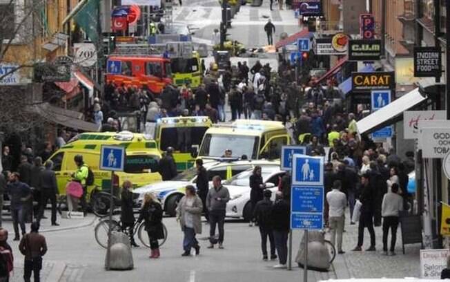 Motorista atropelou as pessoas em um cruzamento da rua Drottninggatan, uma das principais vias de Estocolmo