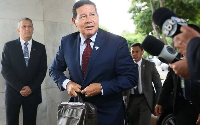 Mourão diz que o governo vai comprar a vacina chinesa, Mourão diz que o governo vai comprar a vacina chinesa,