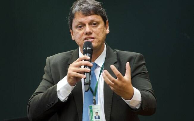 Tarcísio Gomes de Freitas anunciou fim da taxa extra para voos internacionais