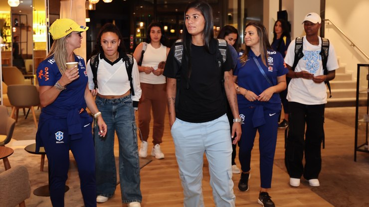 Jogadoras do São Paulo se apresentam à seleção na França