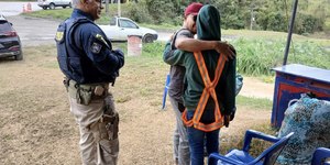 PRF prende 9 pessoas na Dutra durante romaria para Aparecida