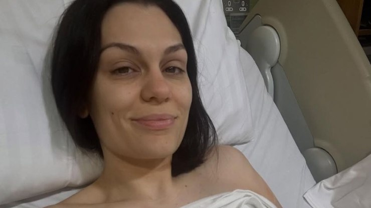 Cantora Jessie J atualiza os fãs sobre o tratamento contra o câncer de mama