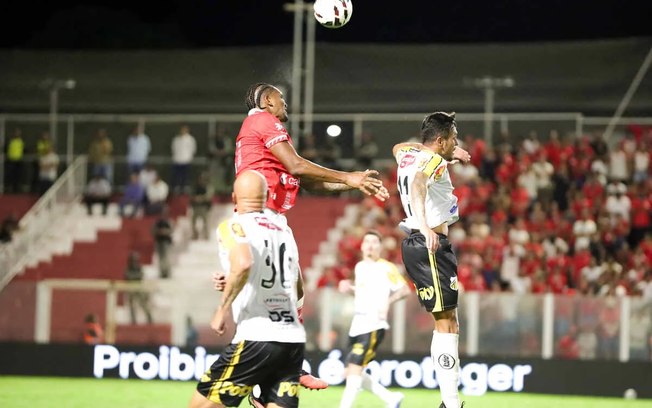 Empate com sabor de derrota para o Vila 