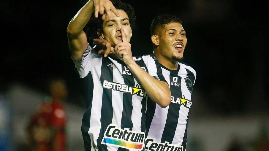 Matheus Nascimento segue se destacando no Botafogo