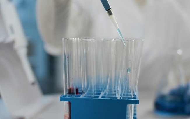 Uso de escovas técnicas em laboratórios integra protocolos de higienização