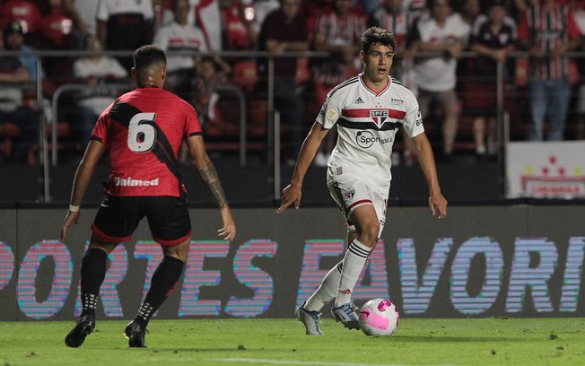 São Paulo acerta renovação de contrato com Moreira