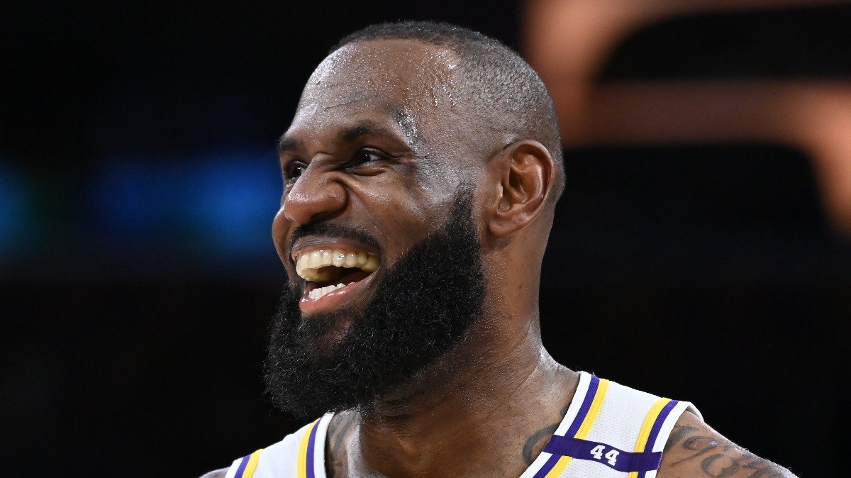 LeBron%20James%20desbanca%20Curry%20como%20o%20mais%20bem%20pago%20da%20NBA