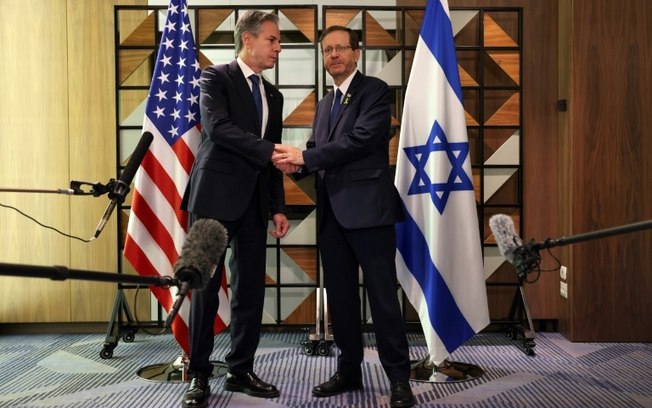 O secretário de Estado americano Antony Blinken e o presidente israelense Isaac Herzog em Tel Aviv