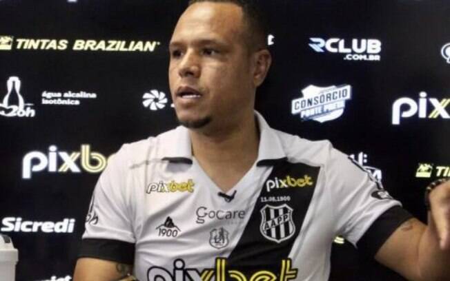 Luis Fabiano revela que teve sondagens para atuar como jogador