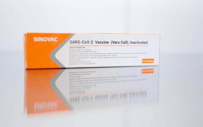 A CoronaVac é produzida pelo Instituto Butantan em parceria com o laboratório chinês Sinovac Biotech