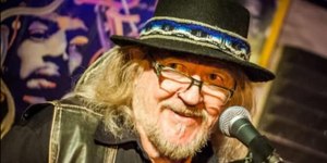 Willy Verdaguer conta histórias  do Secos & Molhados no Blue Note