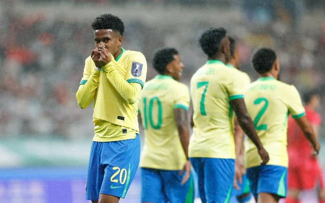 Estêvão comemora um de seus gols sobre a Coreia do Sul Estêvão comemora um de seus gols sobre a Coreia do Sul