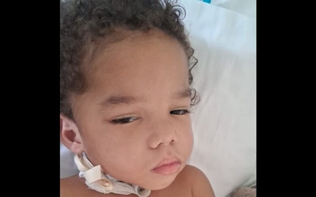 Garoto que ficou internado por mais de dois meses após se afogar deixa o hospital