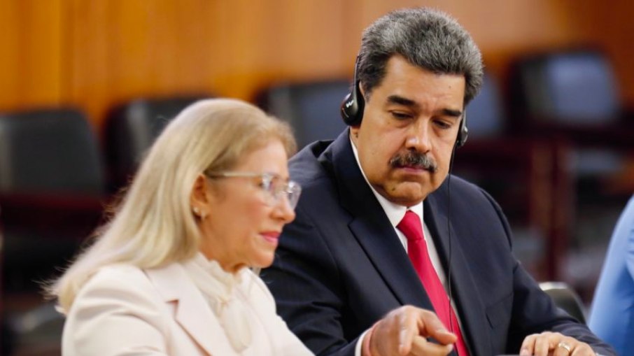 Maduro durante reunião Maduro durante reunião