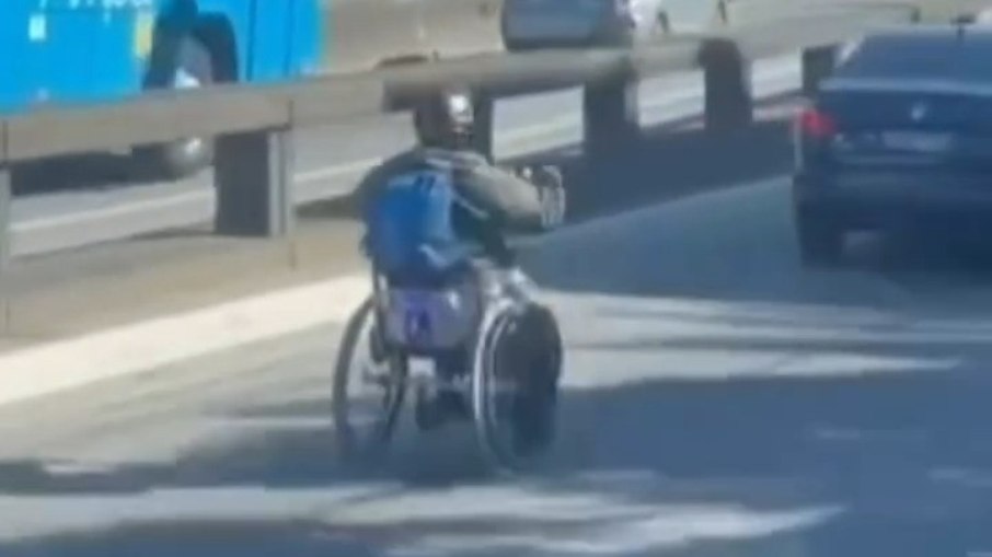 Cadeira de rodas adaptada vira Cadeira de rodas adaptada vira