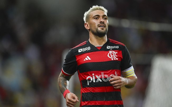 Arrascaeta fez um discurso motivacional antes do Flamengo entrar em campo diante do Fluminense