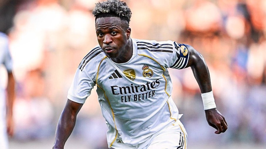 Xabi Alonso explica decisão de deixar Vini Jr no banco Xabi Alonso explica decisão de deixar Vini Jr no banco