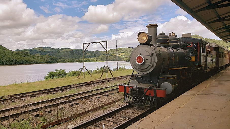 O trajeto de 50 km é feito em 1h30 O trajeto de 50 km é feito em 1h30